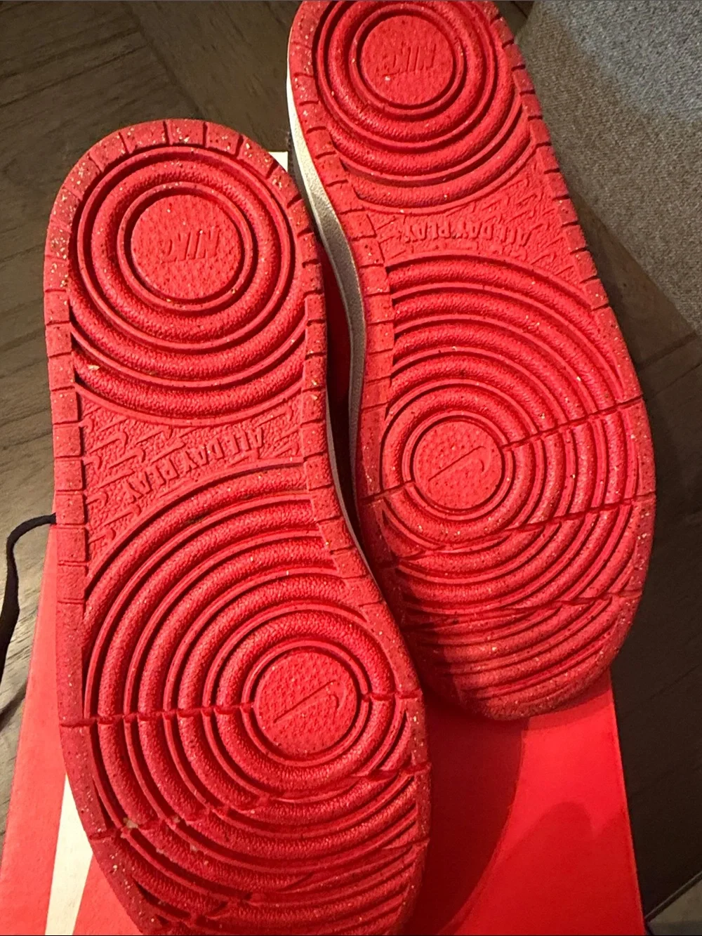 Nike Kids Red and Black Low-Top Sneakers